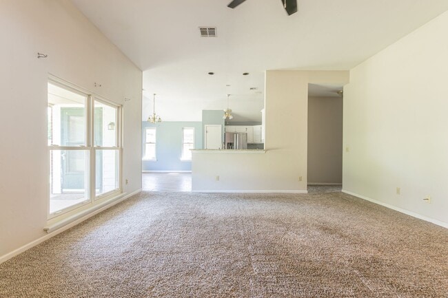 Foto del edificio - Massive 4BD/2.5 BTH right off of JKP Turnp...