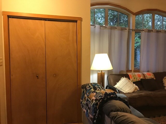 Entrance closet - 85882 McBeth Rd