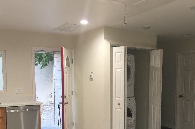 Inside - 1149 Lincoln Ct