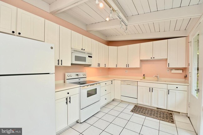 Building Photo - 3419 Fiddlers Green