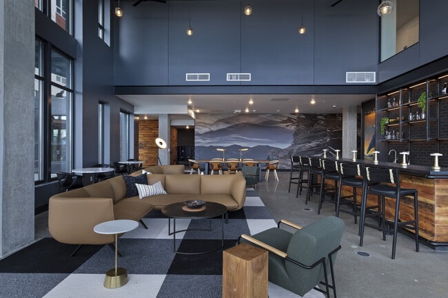 Building Photo - Rook