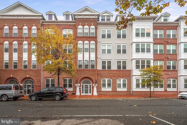 Main Street View - 4950 Brenman Park Dr