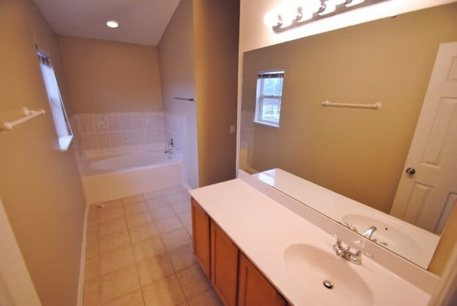 Building Photo - 14715 Tully Woods Ct