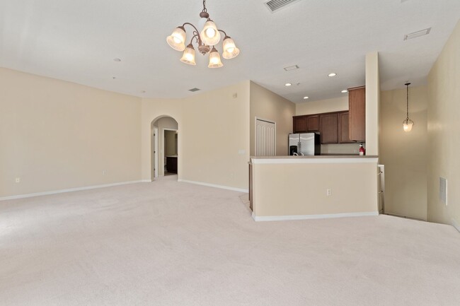 Foto del edificio - Nice 2/2 Condo w/Garage in Villas of East ...