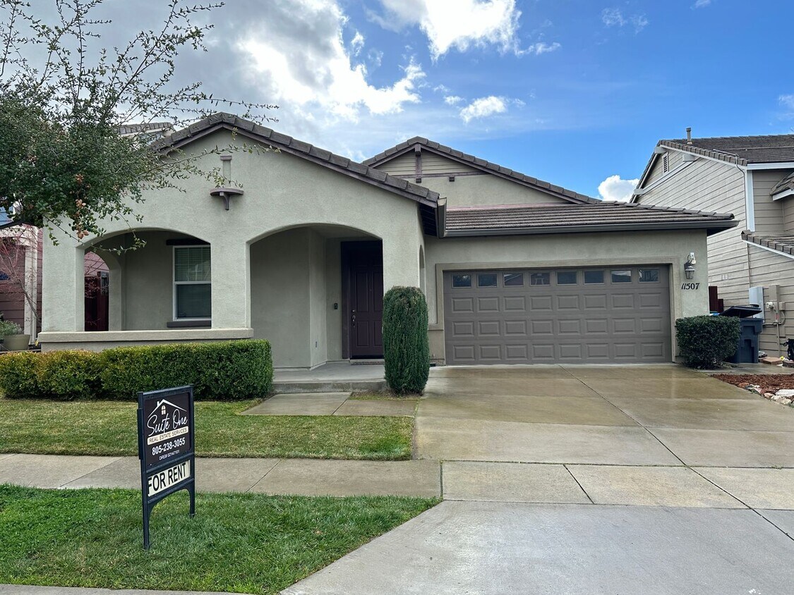 Primary Photo - Beautiful 3 Bedroom 2 Bathroom Dove Creek ...