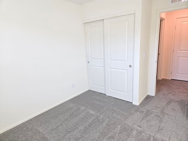 Foto del edificio - Kalea Trails Gated Cosmos Garden