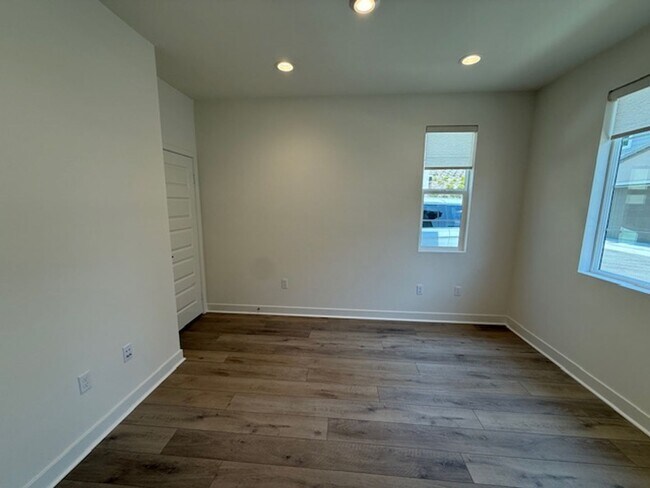 Foto del edificio - Brand New Construction in Rancho Mission V...