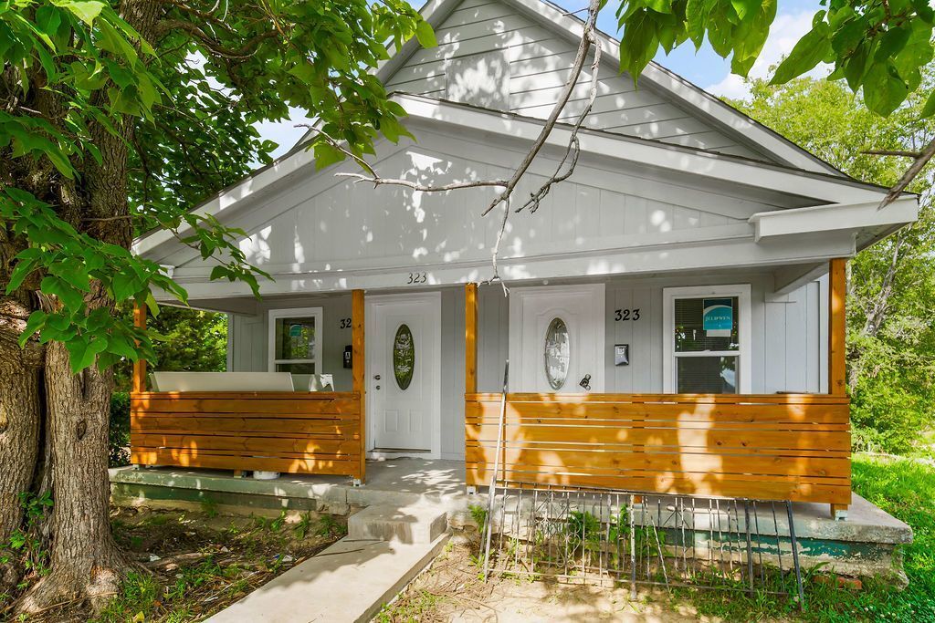 Primary Photo - 323 N 10th St