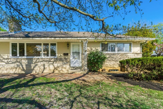 Building Photo - 4230 Eastlea Dr