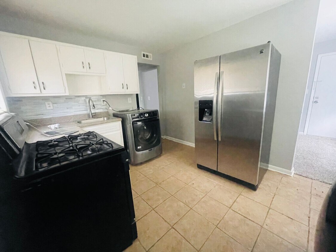 Foto principal - Newly Available 2 Bedroom/1 Bathroom(EAST ...