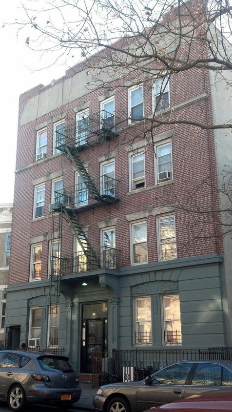 Building Photo - 552 56th St