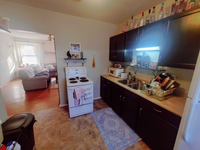 Building Photo - 79 Queen St