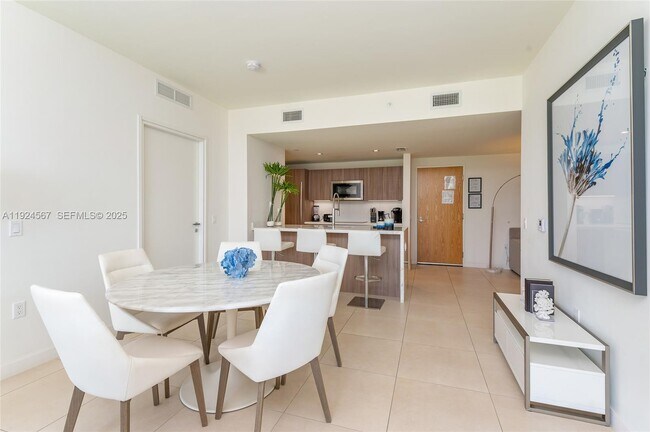 Foto del edificio - 401 N Birch Rd