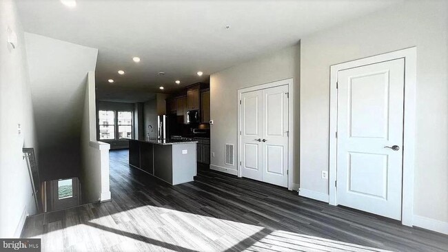 Building Photo - 1207 Vermeer Ave