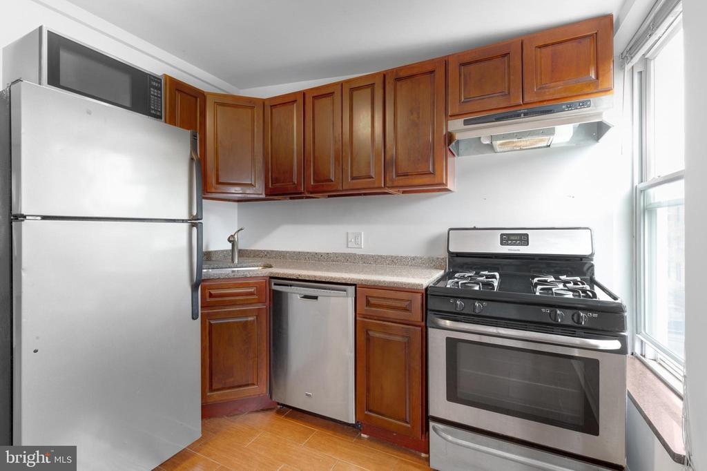Primary Photo - 1802 Fairmount Ave