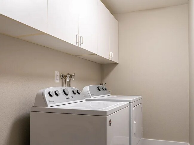 Foto del edificio - this 4 bedroom, 3 bath beautiful home.