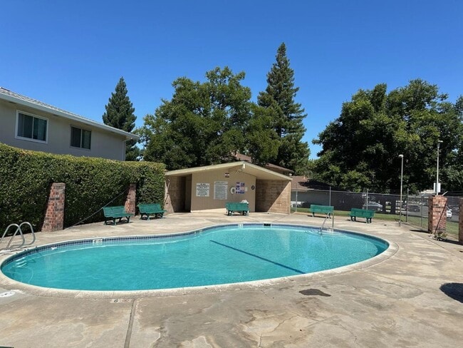 Foto del edificio - 2 Bedroom 1 Bath Single Story Unit with Co...