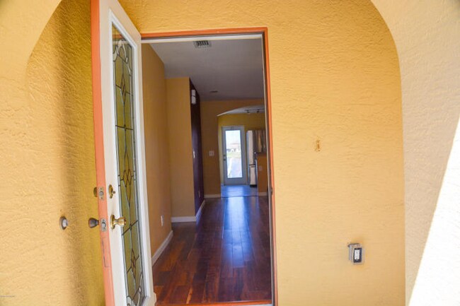 Foto del edificio - 1055 Luminary Cir