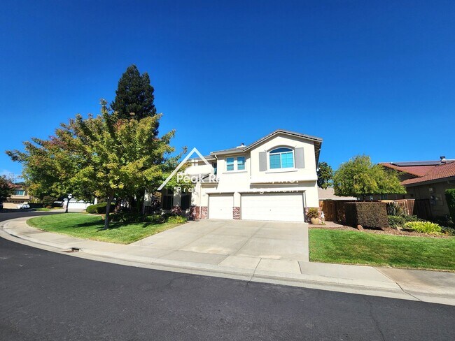 Building Photo - Awesome 5bd/3ba Elk Grove Home with 3 Car ...