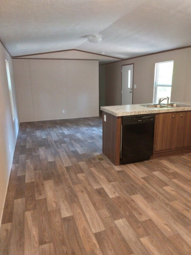 Building Photo - 204 Martha Ct