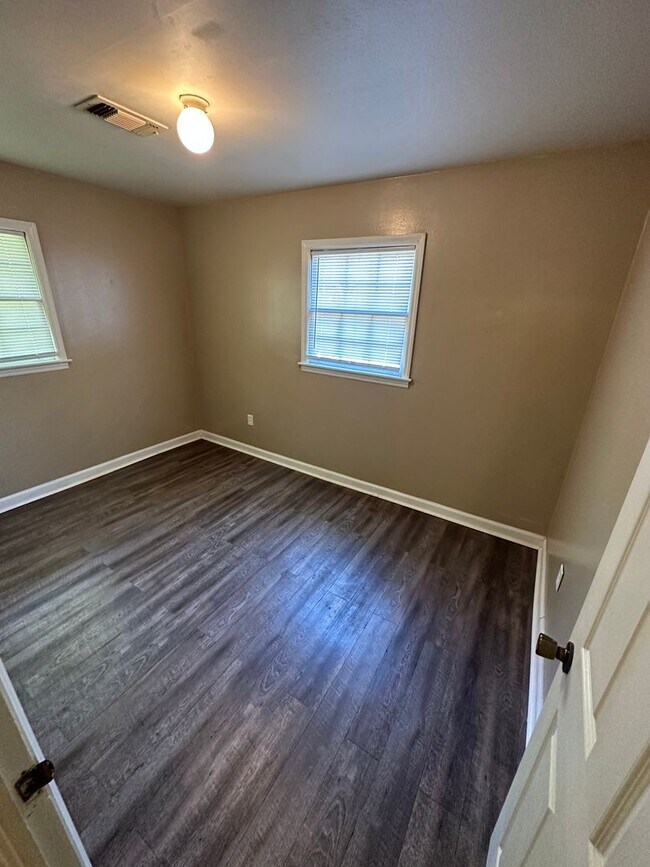 Foto del edificio - 3/1 move in ready! First Month's Rent FREE!