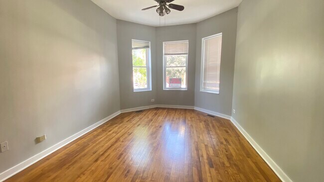 Foto del edificio - 2642 W Haddon Ave