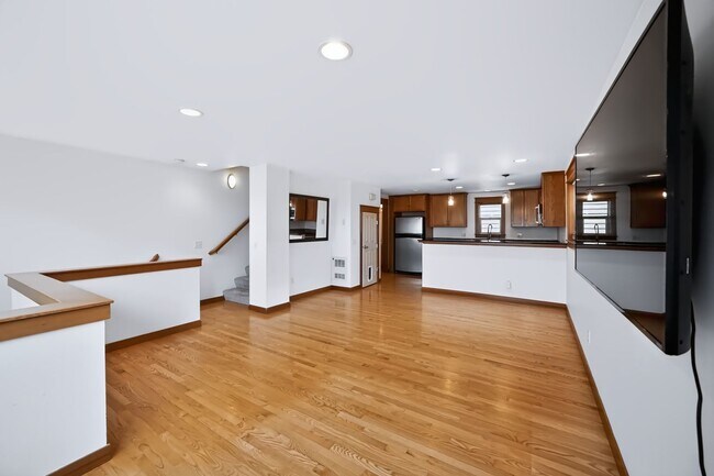 Building Photo - 4305 SW Willow St