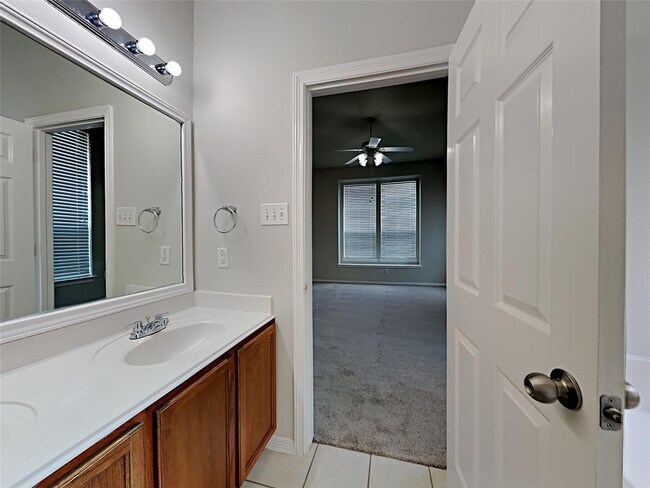 Building Photo - 6806 Durango Creek Dr