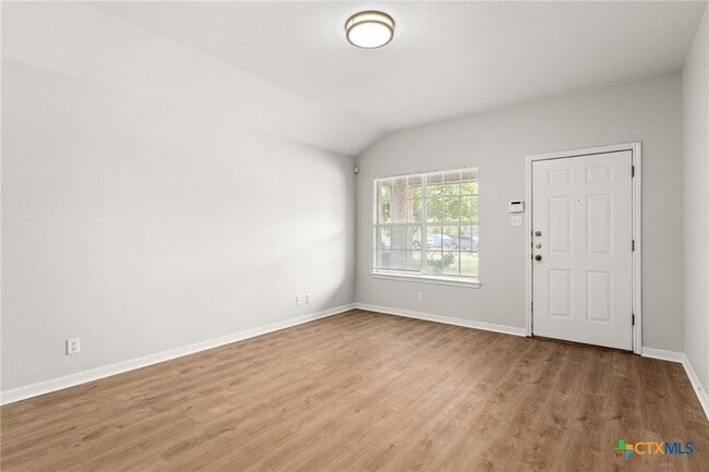 Building Photo - 1404 Chips Dr