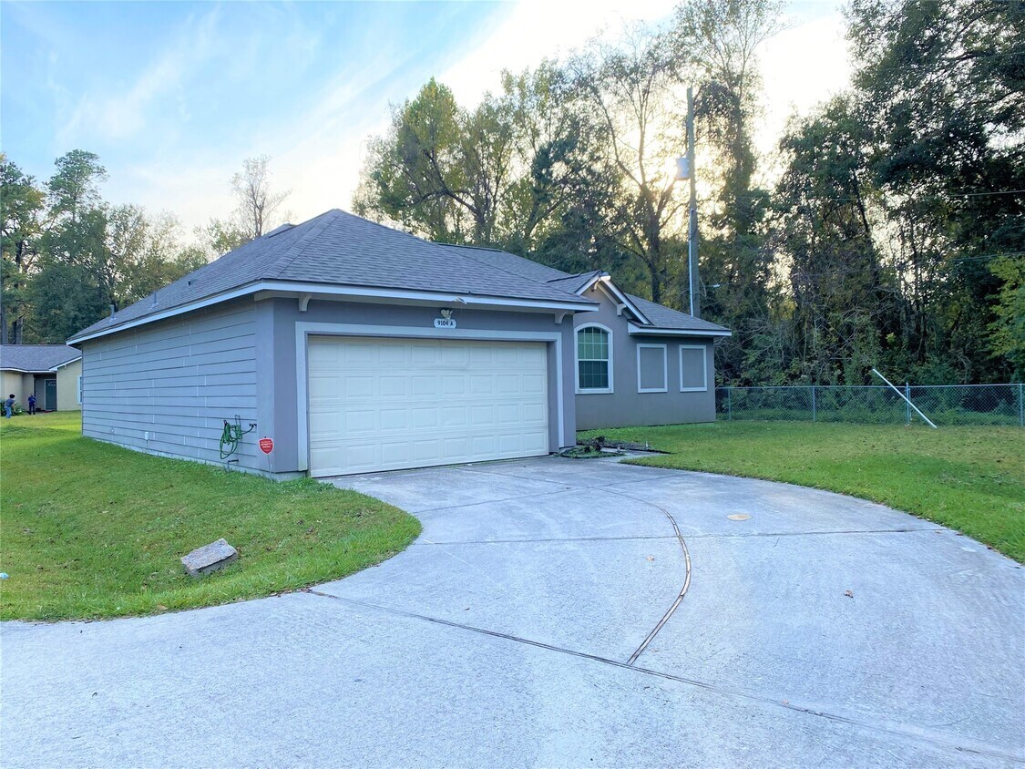 Foto principal - 9104 N Green River Dr