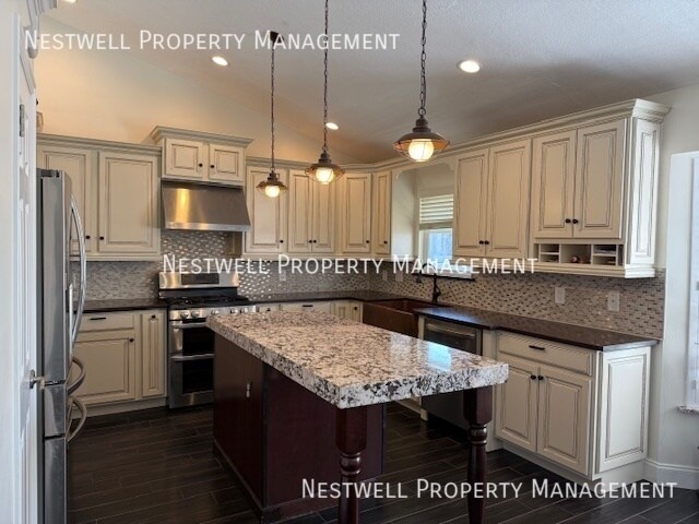 Foto del edificio - $500 OFF 1ST MONTH'S RENT! Corner Lot Home...