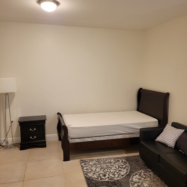 Foto del edificio - 808 NW 19th St