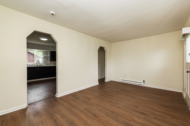 Foto del edificio - 132 Burgess Ave