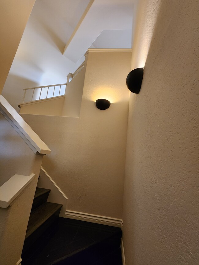 Building Photo - 7285 Calabria Ct