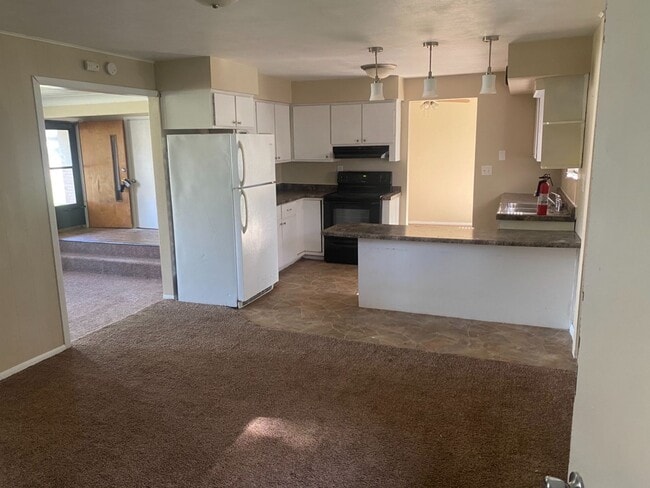 Building Photo - BELOW MARKET RENT!