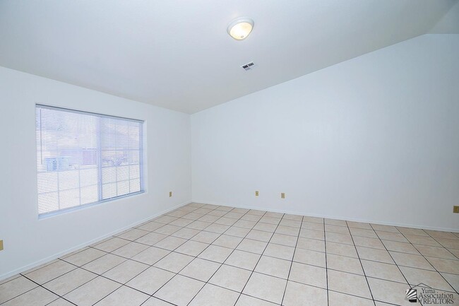 Building Photo - 3762 W 12th St