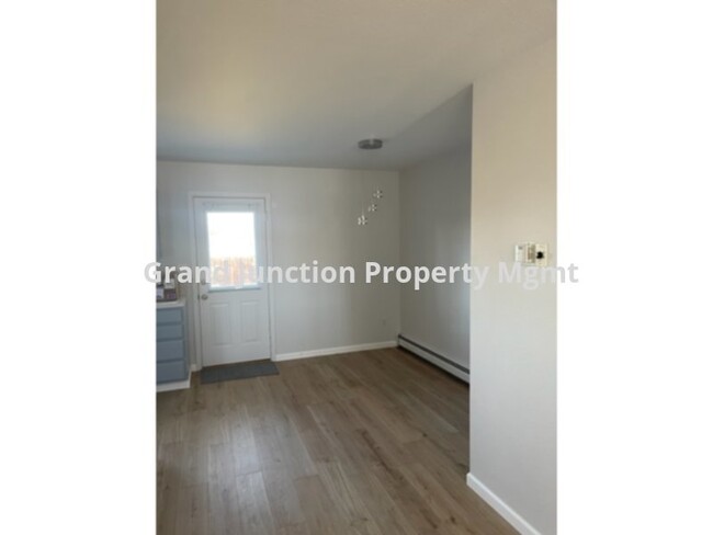 Building Photo - Completely Remodeled Townhome