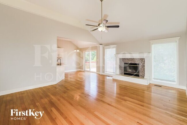 Foto del edificio - 13400 Sycamore Dr