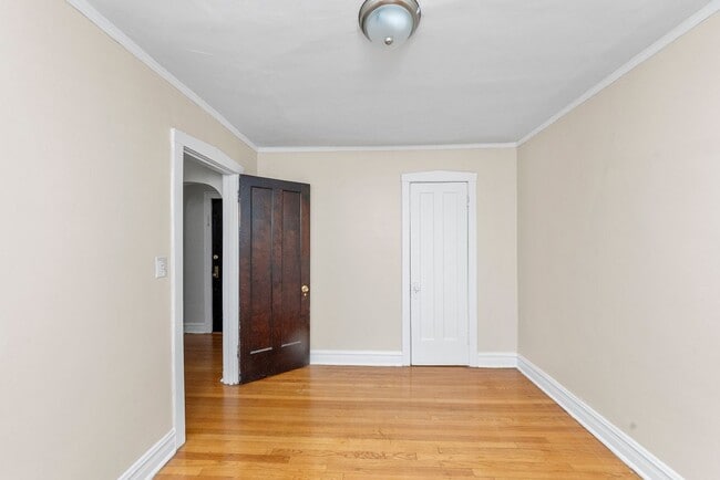 Building Photo - 1717 W North Shore Ave