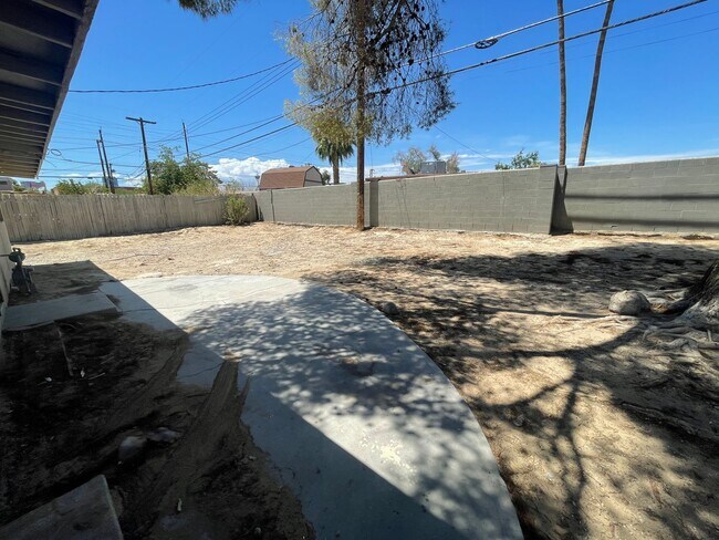 Foto del edificio - 3 BEDROOM 2 BATHROOM HOME!!