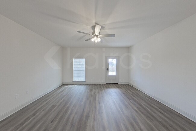 Foto del edificio - 17623 Carlisle Ave