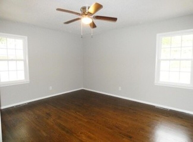 Building Photo - Updated 3 bed/2 Bath KCMO Home available i...