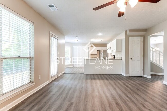 Building Photo - REDUCED!