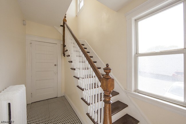 Building Photo - 19 Herman St