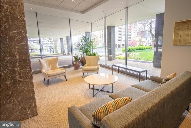 Foto del edificio - 2475 Virginia Ave NW