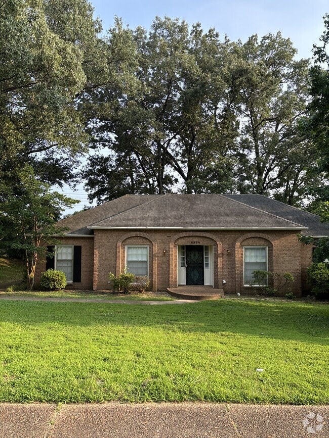 Building Photo - 8375 Rembrook Dr