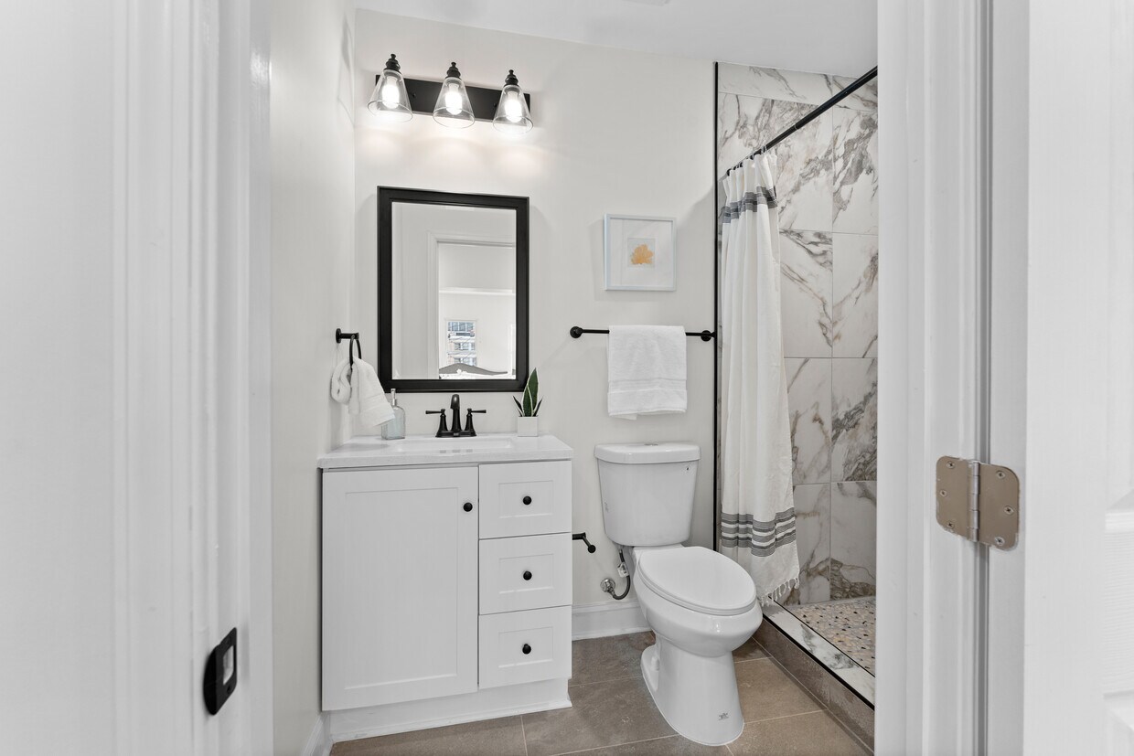 Foto principal - 1920 Rosedale St NE