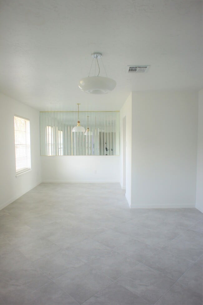 Formal dining room - 14910 Scotter Dr