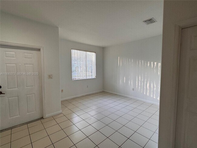 Foto del edificio - 2525 SE 15th Pl