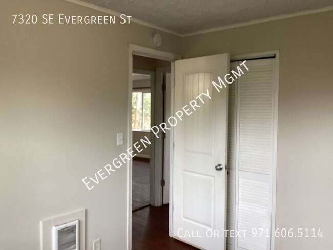Building Photo - 2 bdrm, 1 bath- privately located at the e...